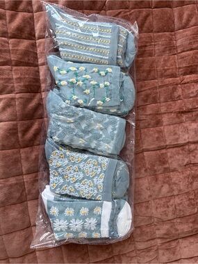 Light Blue Floral Embroidered Sock Set - 5 Pairs